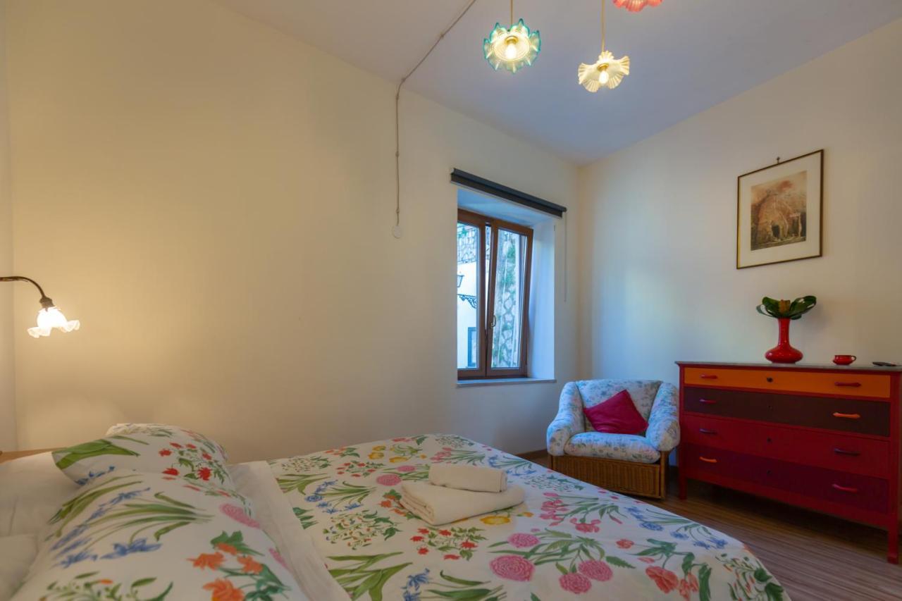Villa La Quercia ميتا المظهر الخارجي الصورة