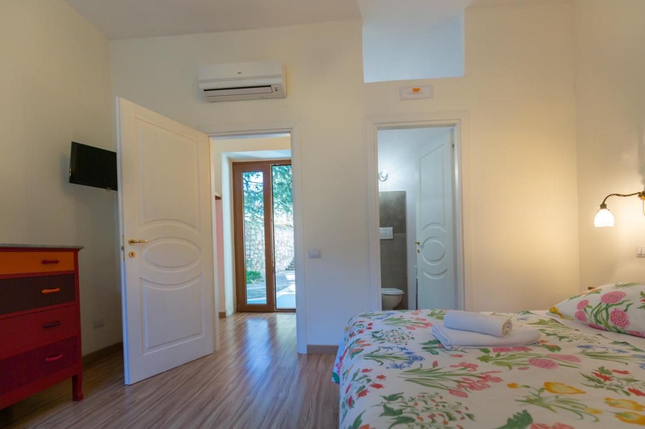 Villa La Quercia ميتا المظهر الخارجي الصورة